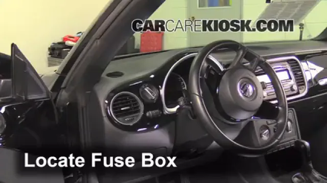 2013 Volkswagen Beetle 2.5L 5 Cyl. Convertible (2 Door) Fusible (intérieur) Contrôle